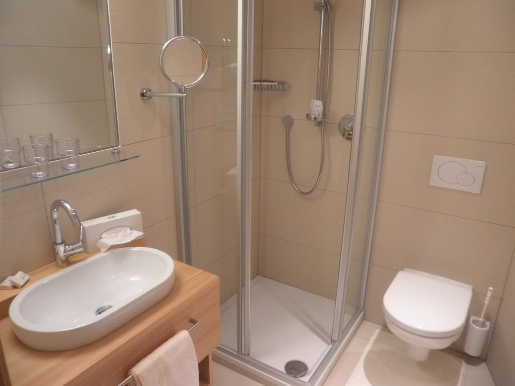 Gasthof Zum Goldenen Loewen Nauders Chambre photo
